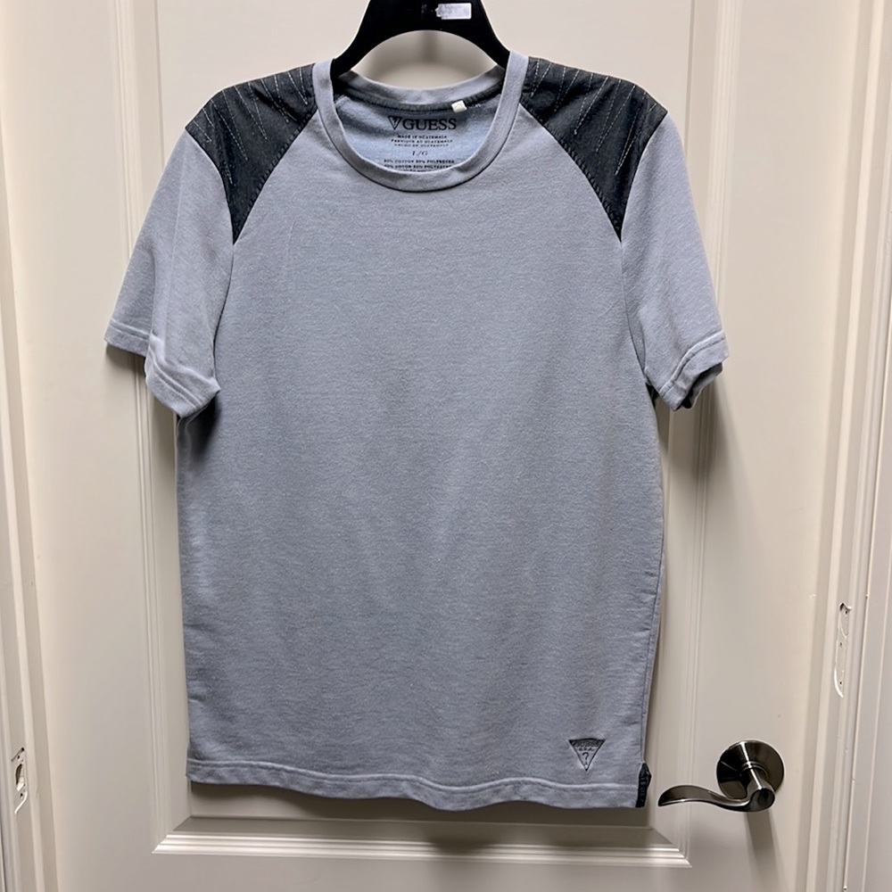 Large Guess Short Sleeve Gray  Shirt